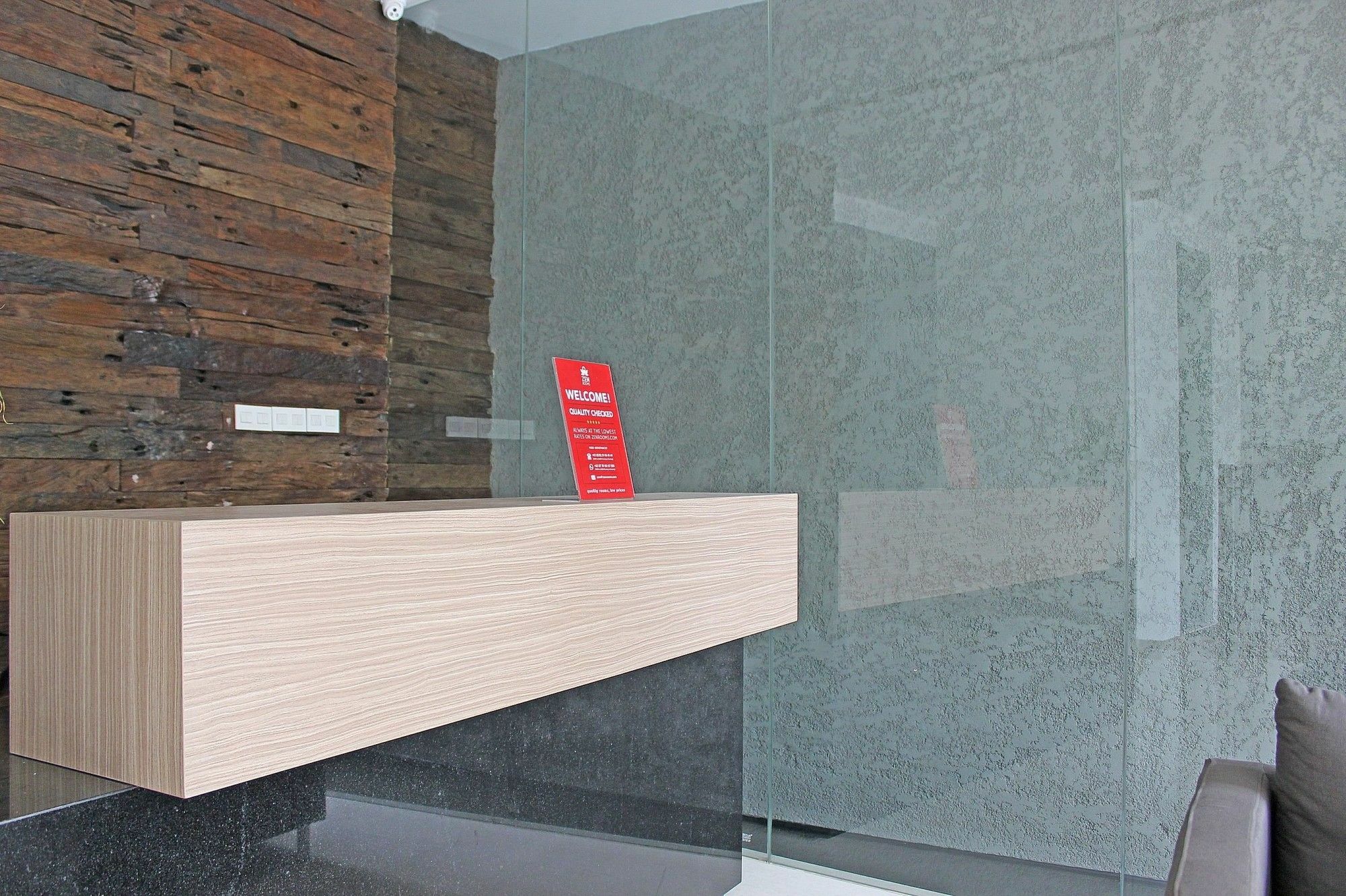 Zen Premium Sampoerna Strategic Square Hotel Jakarta Kültér fotó