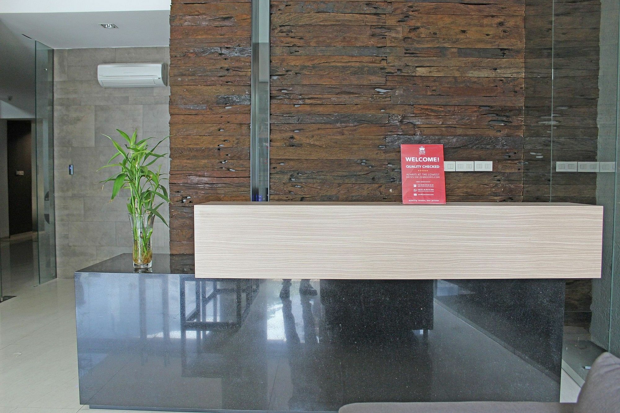 Zen Premium Sampoerna Strategic Square Hotel Jakarta Kültér fotó