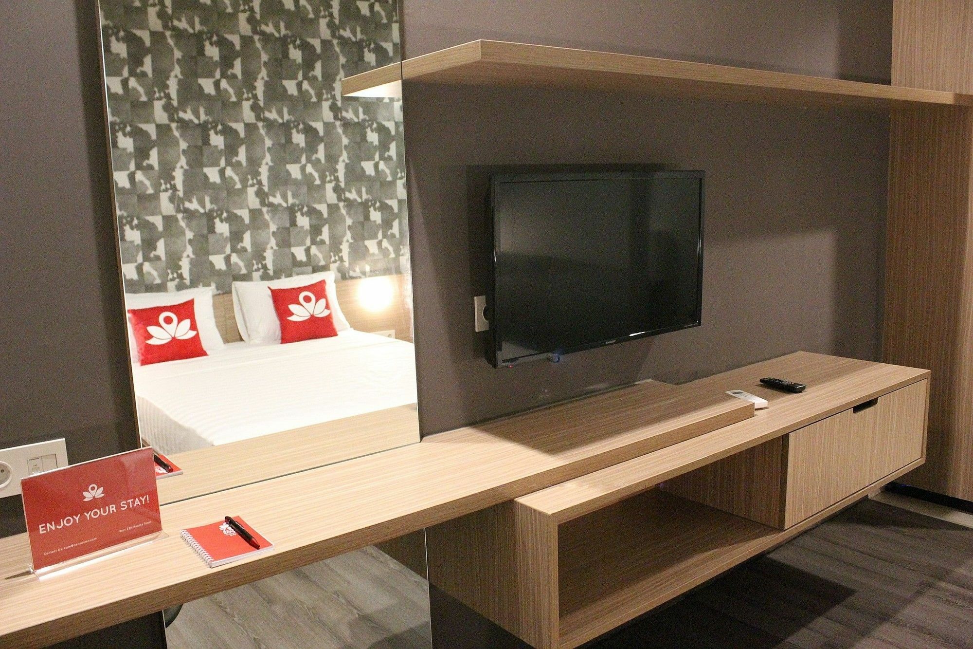 Zen Premium Sampoerna Strategic Square Hotel Jakarta Kültér fotó