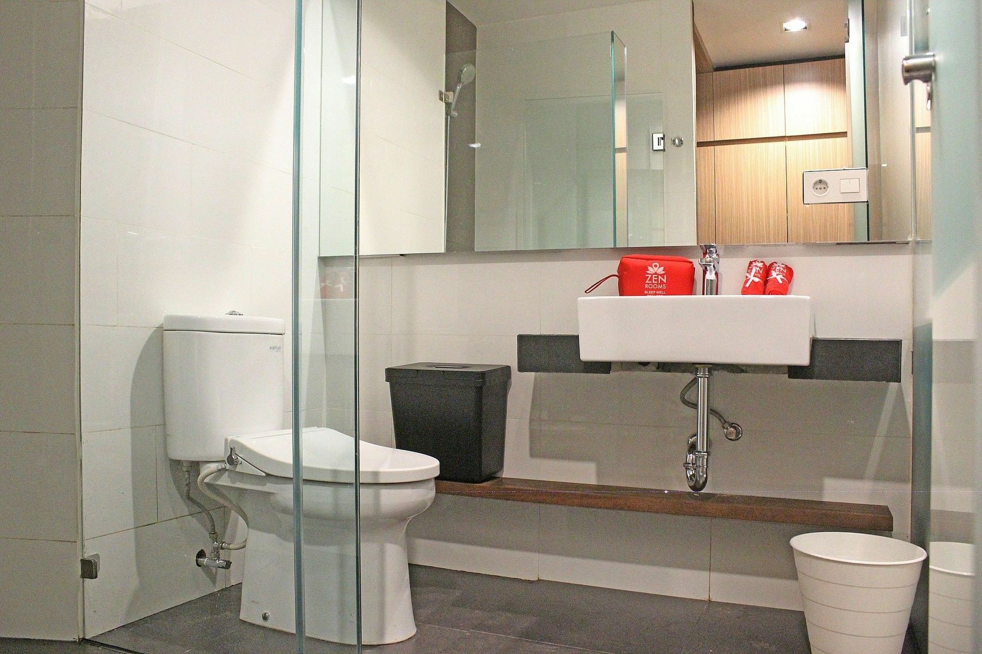 Zen Premium Sampoerna Strategic Square Hotel Jakarta Kültér fotó